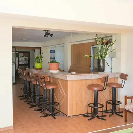 芙洛拉玛利亚酒店 公寓式酒店 圣纳帕